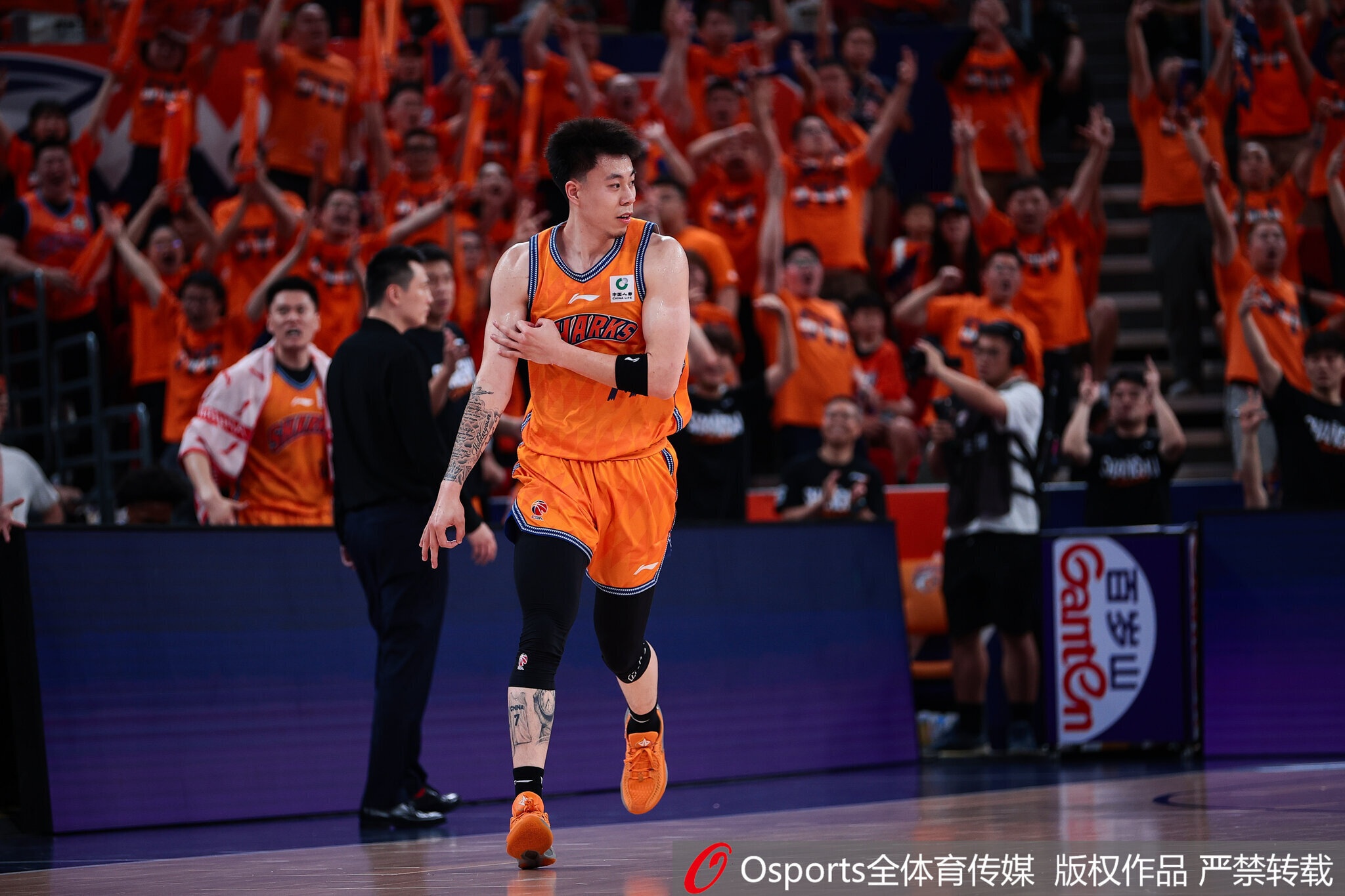 上海男篮锁定核心班底:李弘权续约C类,张镇麟四年顶薪待签,古德温洛夫顿申报优先续约