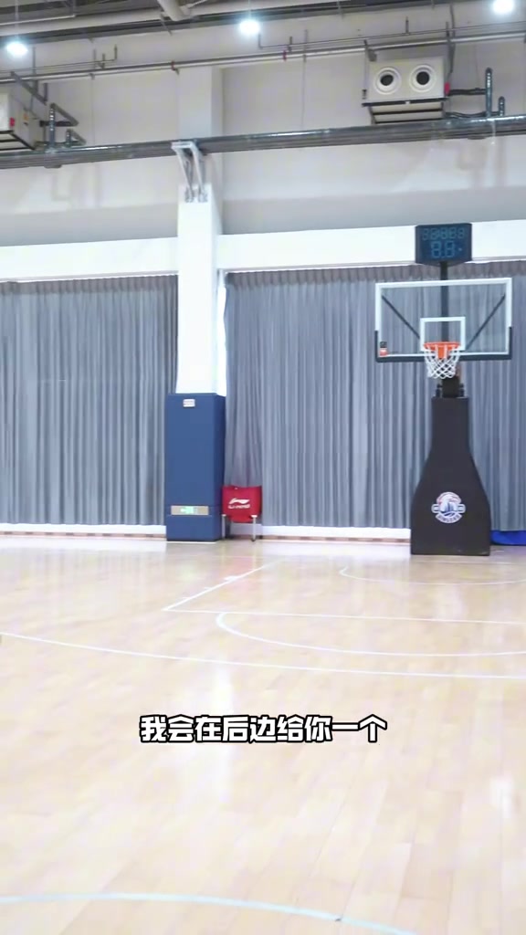 青岛男篮公开课:阻力上篮专项训练细节曝光 青岛男篮公开课:阻力上篮专项训练细节曝光