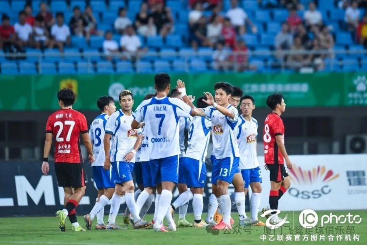 成都蓉城B队主场5-1逆转厦门飞鹭 崔巍进球难阻三连败 成都蓉城B队主场5-1逆转厦门飞鹭 崔巍进球难阻三连败