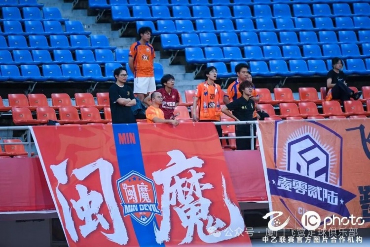 成都蓉城B队主场5-1逆转厦门飞鹭 崔巍进球难阻三连败 成都蓉城B队主场5-1逆转厦门飞鹭 崔巍进球难阻三连败