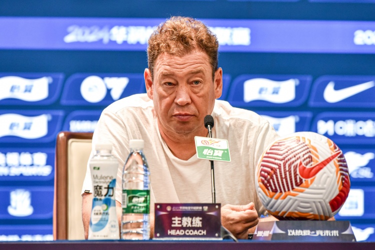 斯卢茨基三连败后主动辞职 泰山韩鹏此前亦请辞 斯卢茨基三连败后主动辞职 泰山韩鹏此前亦请辞