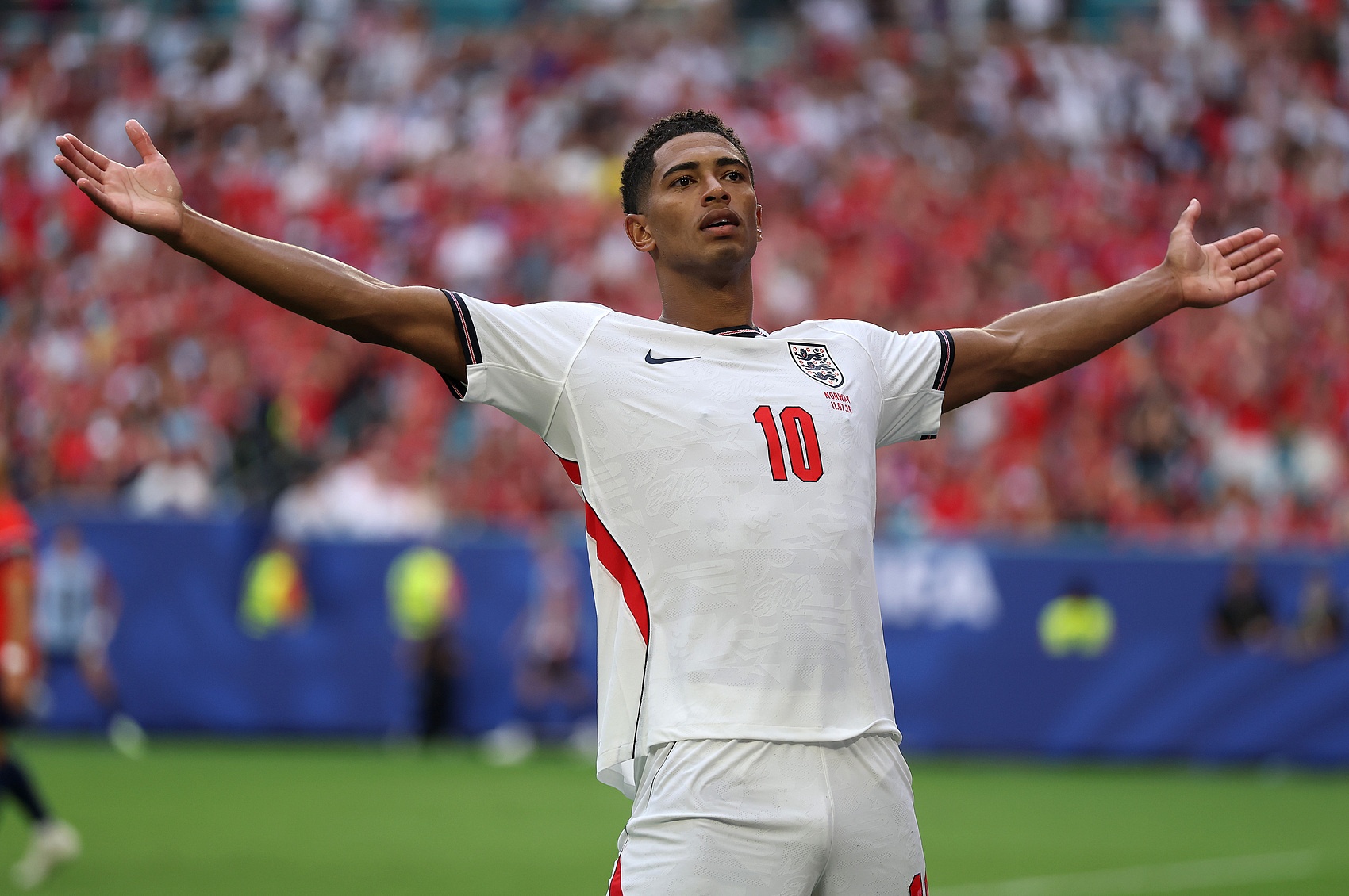B费登顶ESPN前腰榜 21助攻破英超纪录力压贝林厄姆 B费登顶ESPN前腰榜 21助攻破英超纪录力压贝林厄姆