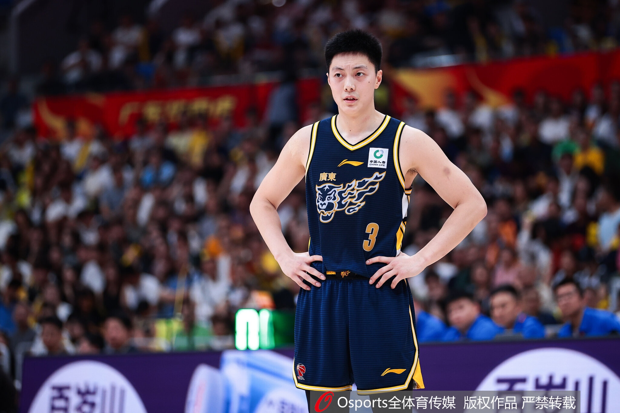 广东注册胡明轩等4人:小胡顶薪合同剩两年 崔永熙B类合同剩3年