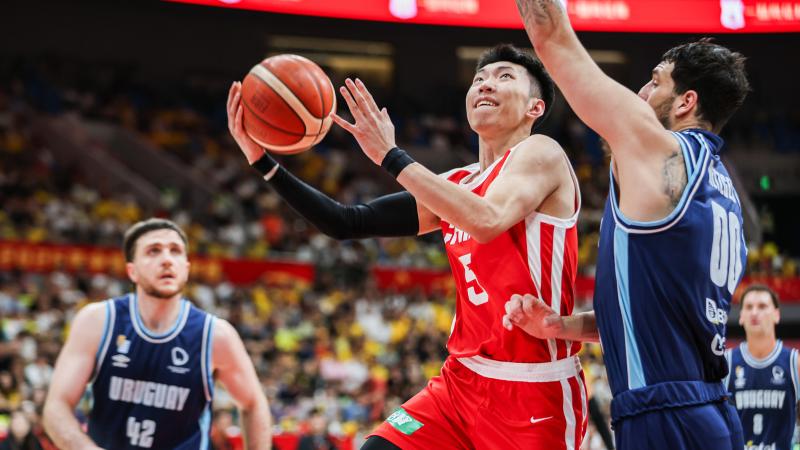 [CCTV集锦]🏀热身赛-中国男篮负新西兰遭连败 篮板被爆&三分差 廖三宁17分