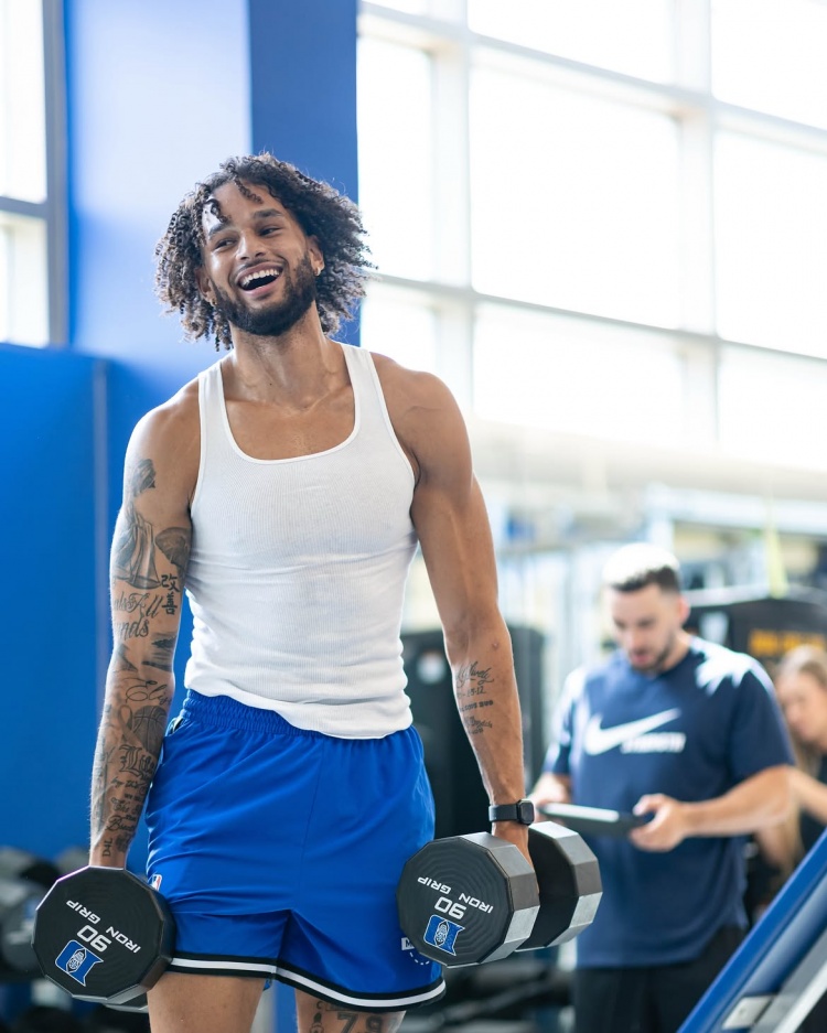 校友局！杜克官方晒欧文、塔图姆、弗拉格、班凯罗等球员训练照