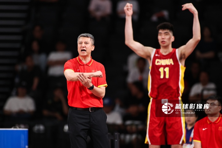 媒体人：中国男篮这封闭集训究竟练了啥 攻防两端看不到一点体系